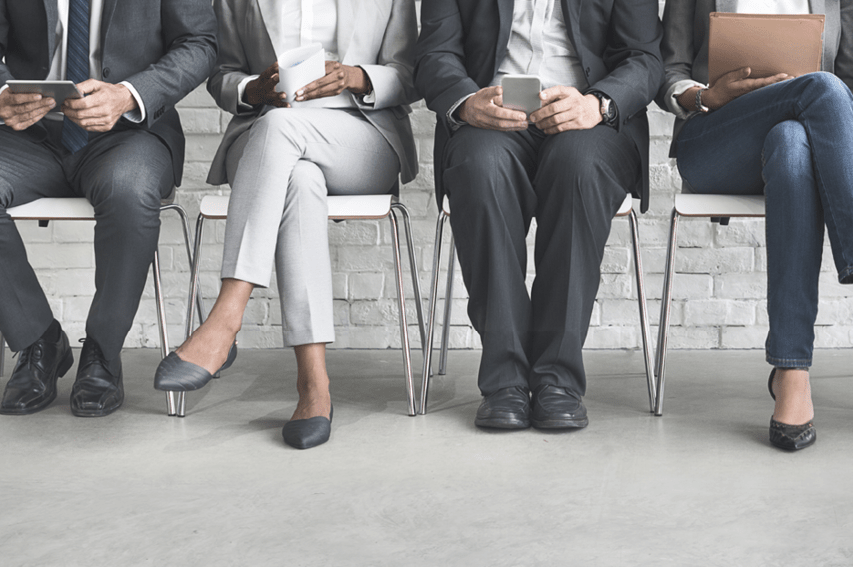 como-decidir-si-externalizar-la-selecion-de-personal-min